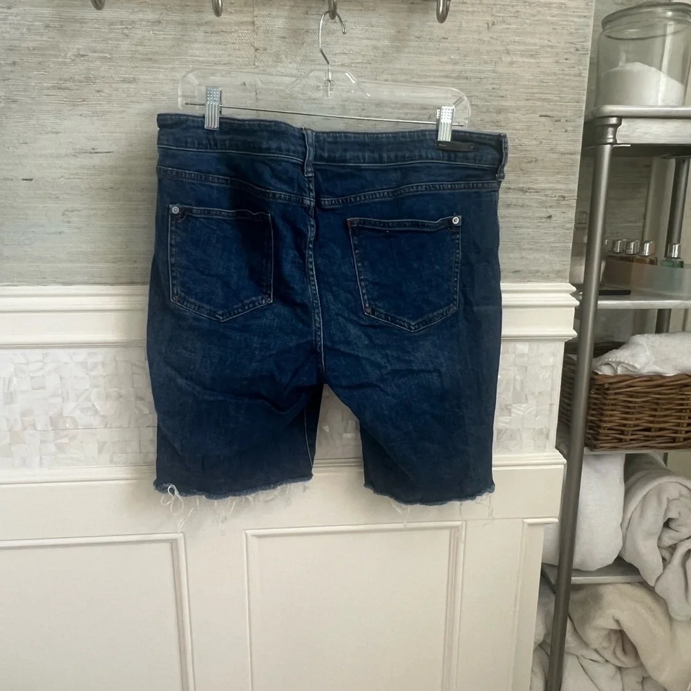 32 Anthropologie pilcro high rise slim jean shorts dark denim raw edge Bermudas - Picture 8 of 11